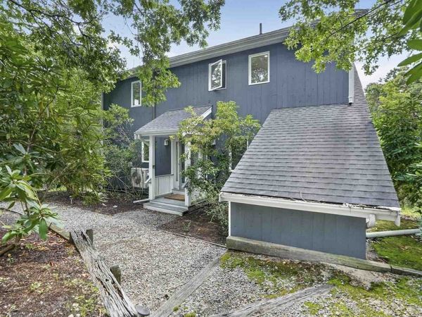 14 High Meadow Ln, Oak Bluffs, MA 02557