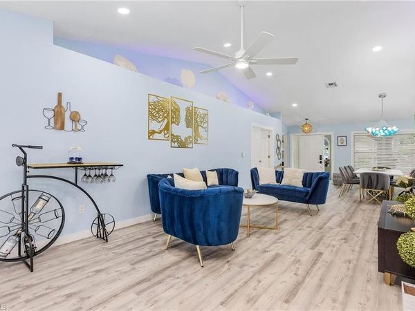 1899 Piccadilly Circus , NAPLES, FL 34112