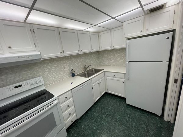 3740 INVERRARY Drive, Unit 2Y, Lauderhill, FL 33319