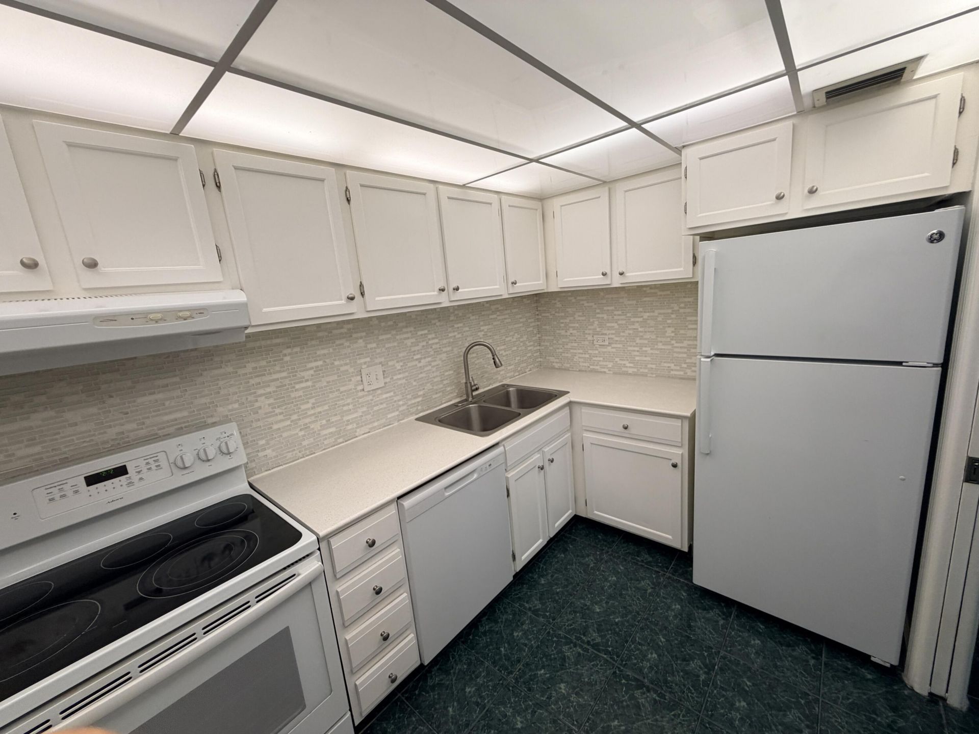 3740 Inverrary Drive, Unit 2Y, Lauderhill, FL 33319 Photo