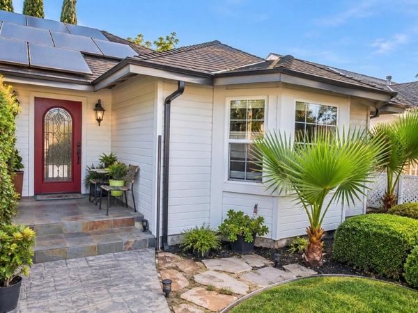 2045 Stanford Court, Los Banos, CA 93635