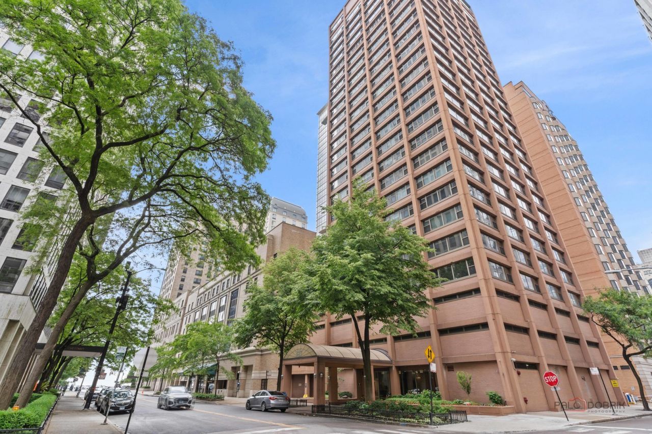 247 E Chestnut Street, Unit 1804, Chicago, IL 60611 Main Photo