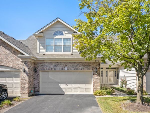 916 Havenshire Court, Unit 916, Naperville, IL 60565