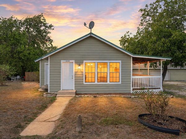 808 N Water ST, Burnet, TX 78611