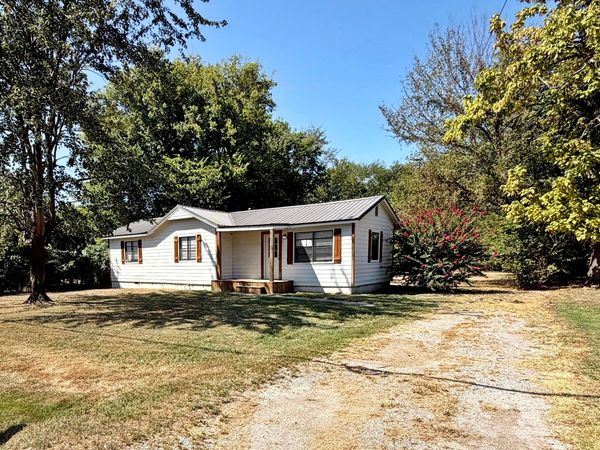 610 S State Street , Wagoner, OK 74467