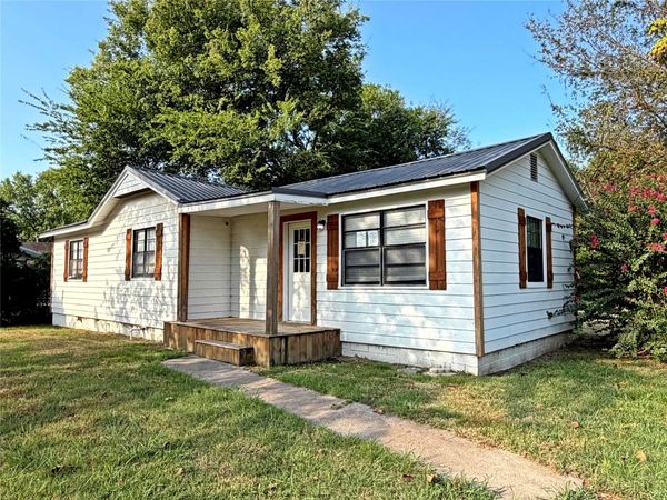 610 S State Street , Wagoner, OK 74467