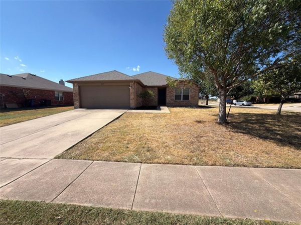 809 Canyon Cove Drive , Burleson, TX 76028