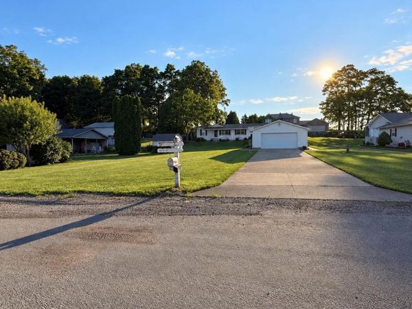 5940 S 960, Wolcottville, IN 46795