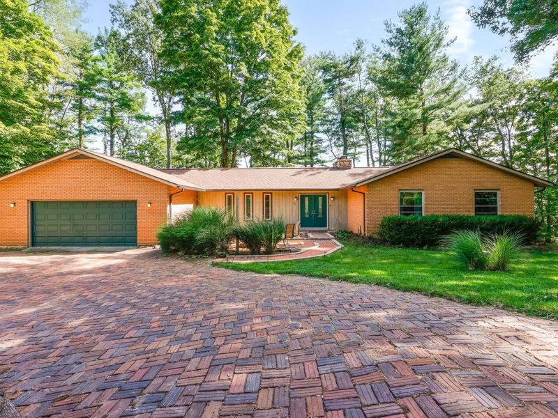 275 Pinetree Drive NE, Granville, OH 43023 Photo 1