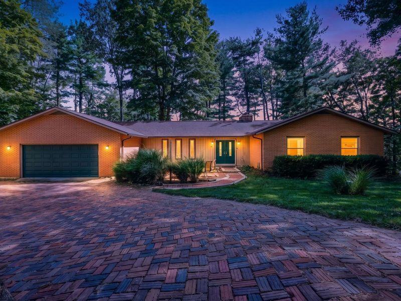 275 Pinetree Drive NE, Granville, OH 43023 Photo 2