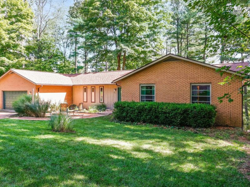 275 Pinetree Drive NE, Granville, OH 43023 Photo 3