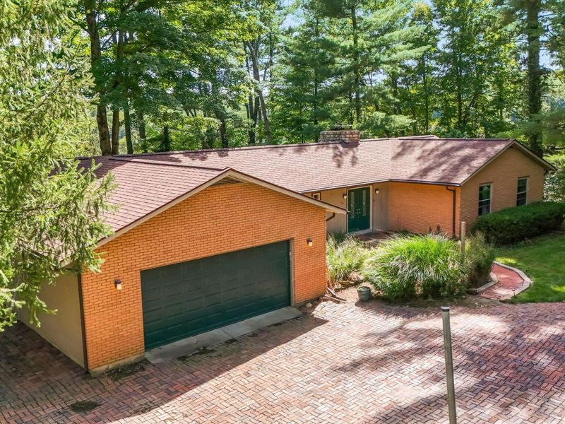 275 Pinetree Drive NE, Granville, OH 43023 Photo 4