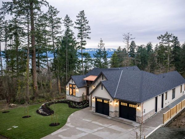 10600 Derrick Rd, North Saanich, BC V8L 5M8