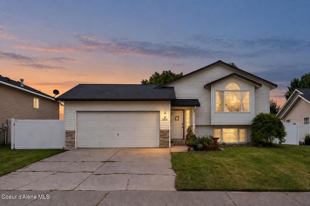 2526 N Alfalfa Loop, Post Falls, ID 83854 Main Photo