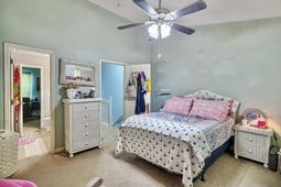 8056 Shadow Oak Drive photo 4