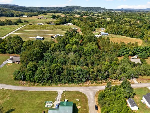 52 Hidden River Ave , Sparta, TN 38583