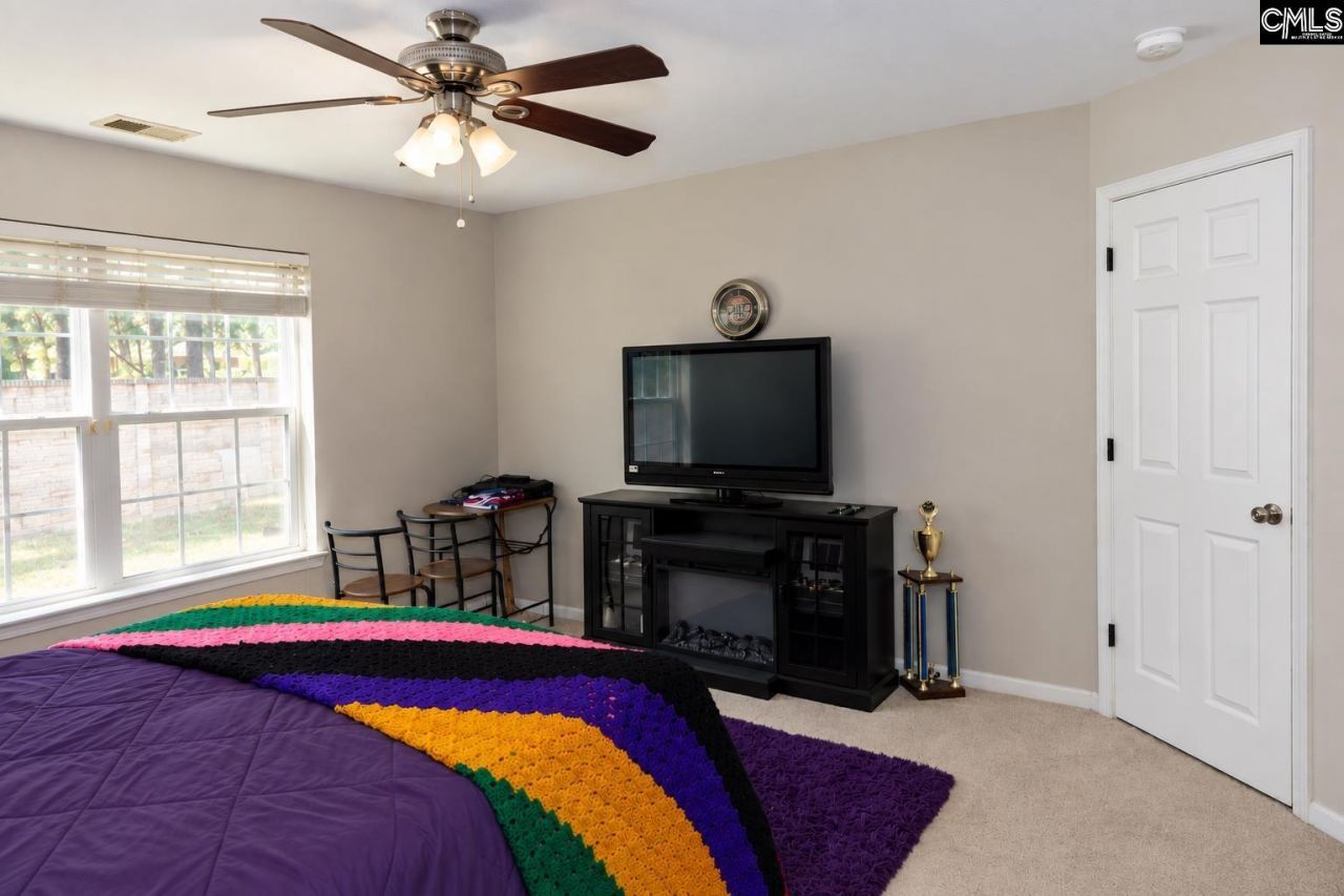 153 Springhaven  Photo 11