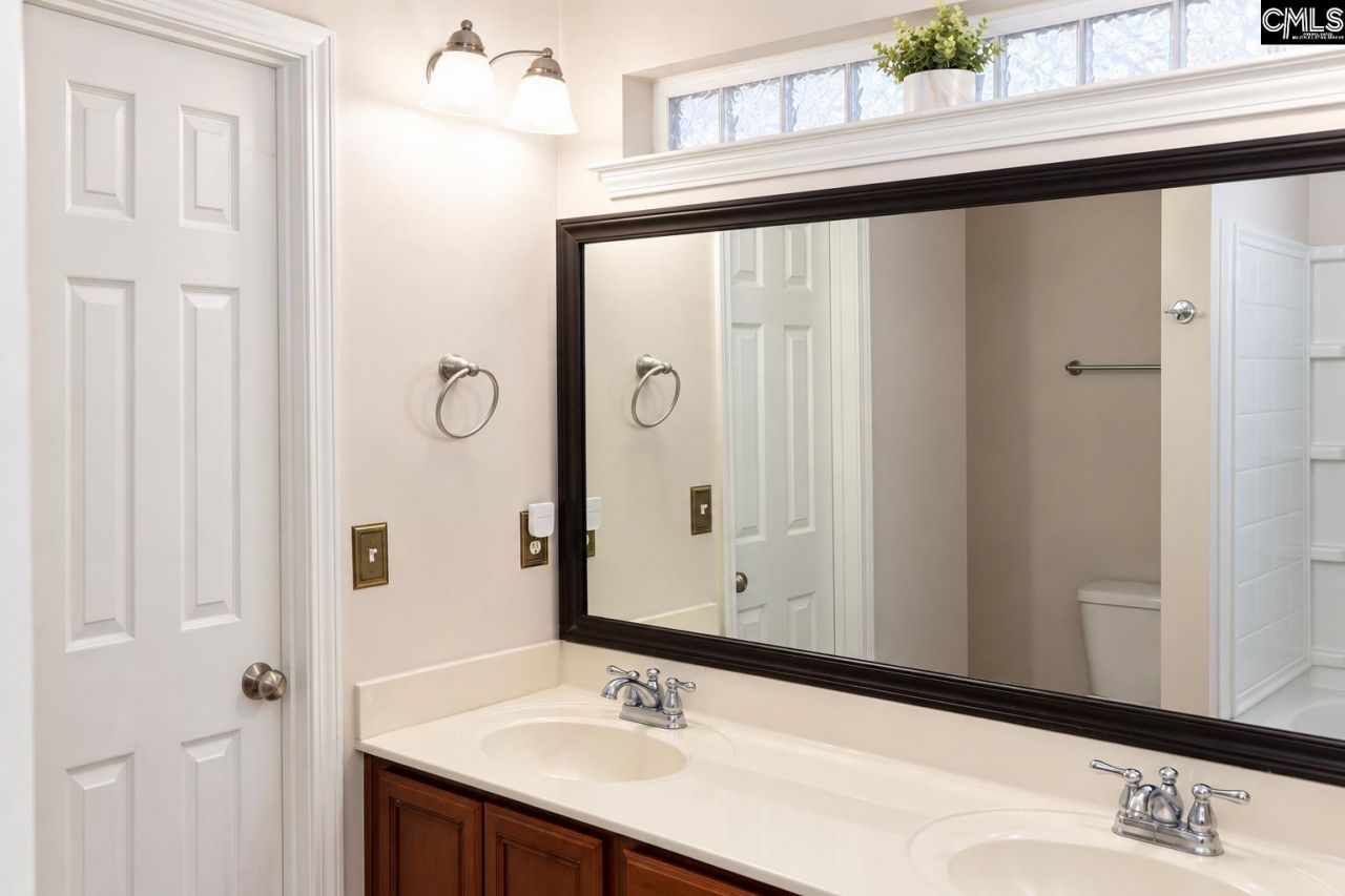 153 Springhaven  Photo 8