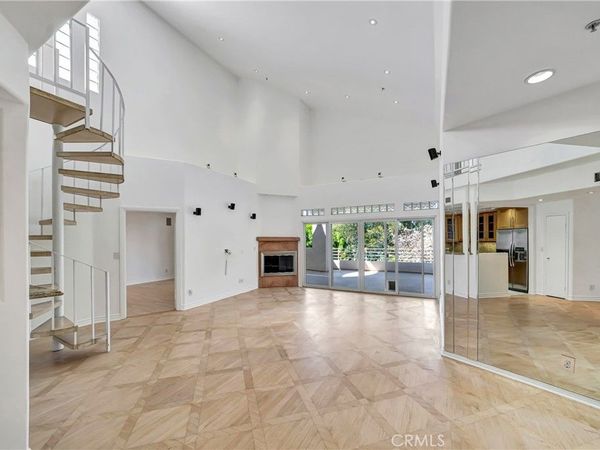 4477 Woodman Avenue, Unit 305, Sherman Oaks, CA 91423