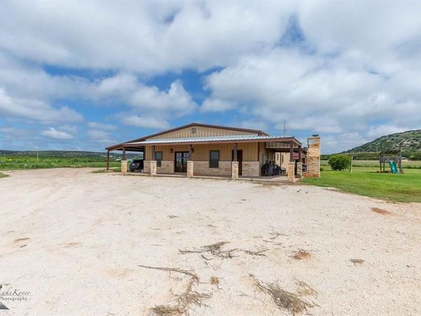 2574 County Road 162 , Ovalo, TX 79541