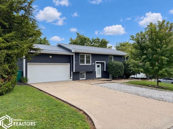 1601 Southview Circle, Fairfield, IA 52556