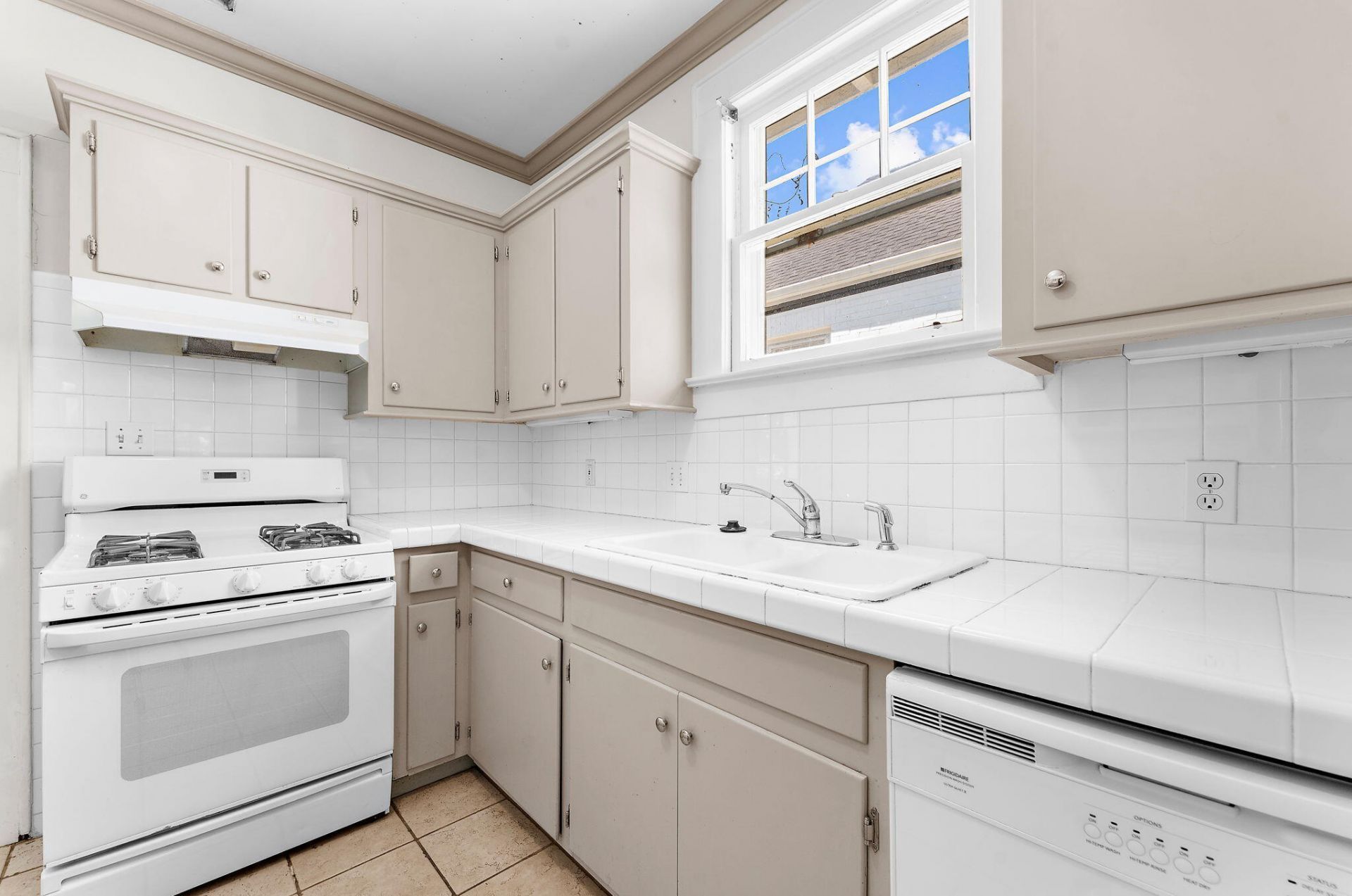 161 Grove Street Photo 10