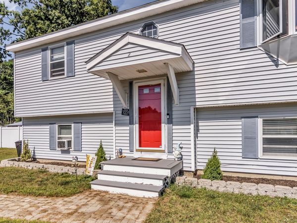 2 Pine St, Salisbury, MA 01952
