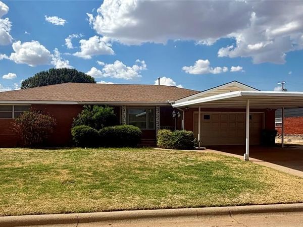 412 S 25th Street, Clinton, OK 73601