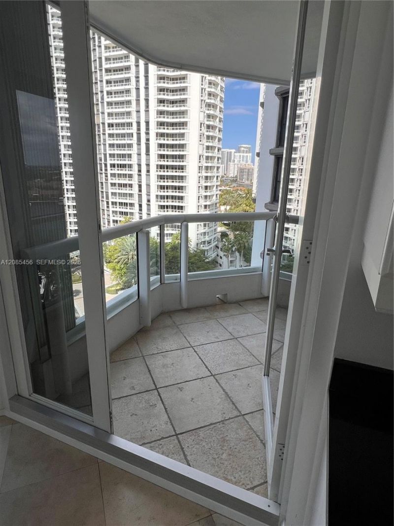 21055 Yacht Club Dr , Unit 1206, Aventura, FL 33180 Photo