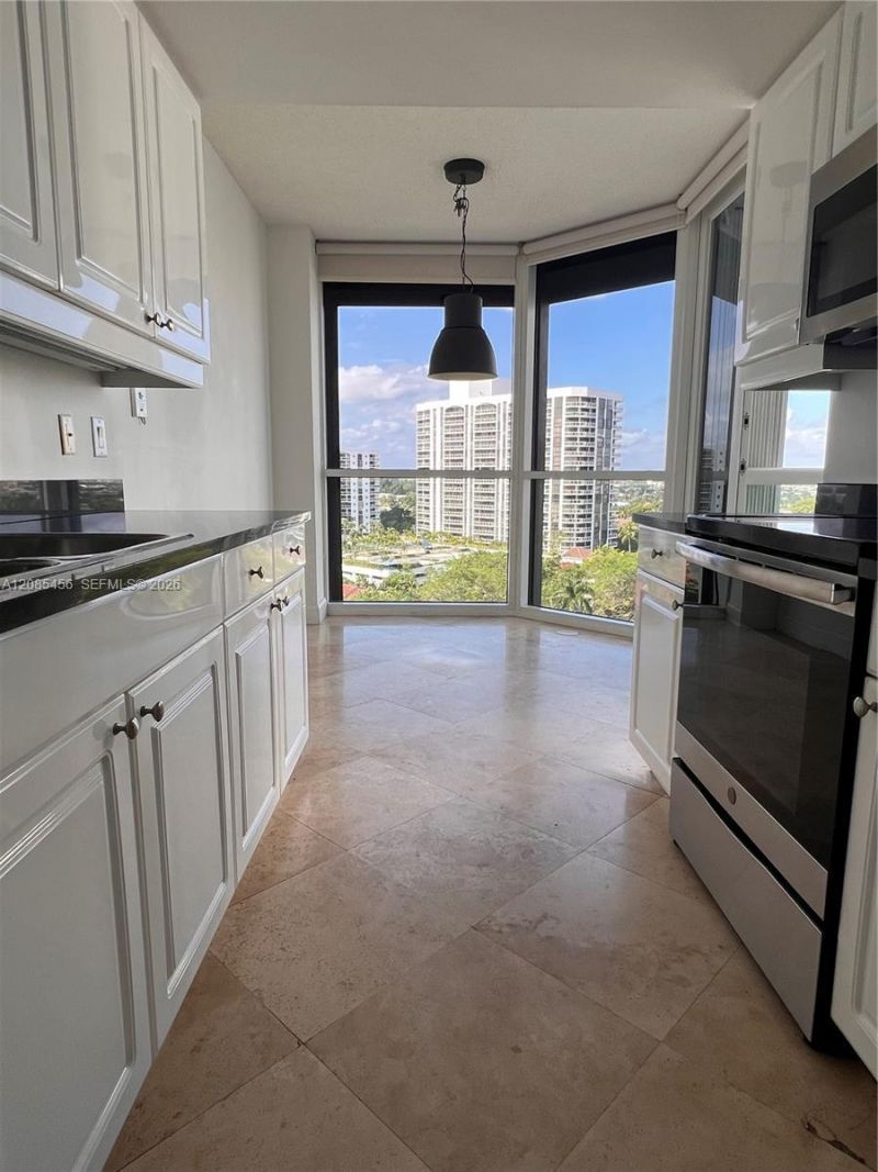 21055 Yacht Club Dr , Unit 1206, Aventura, FL 33180 Photo