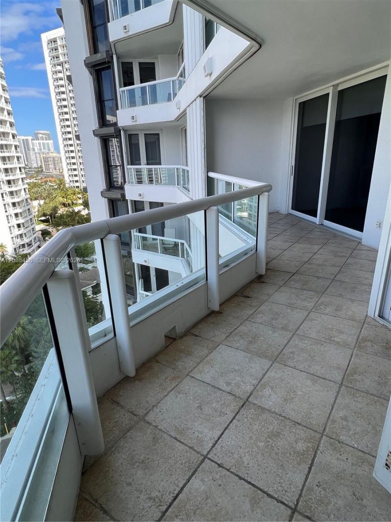 21055 Yacht Club Dr , Unit 1206, Aventura, FL 33180 Photo