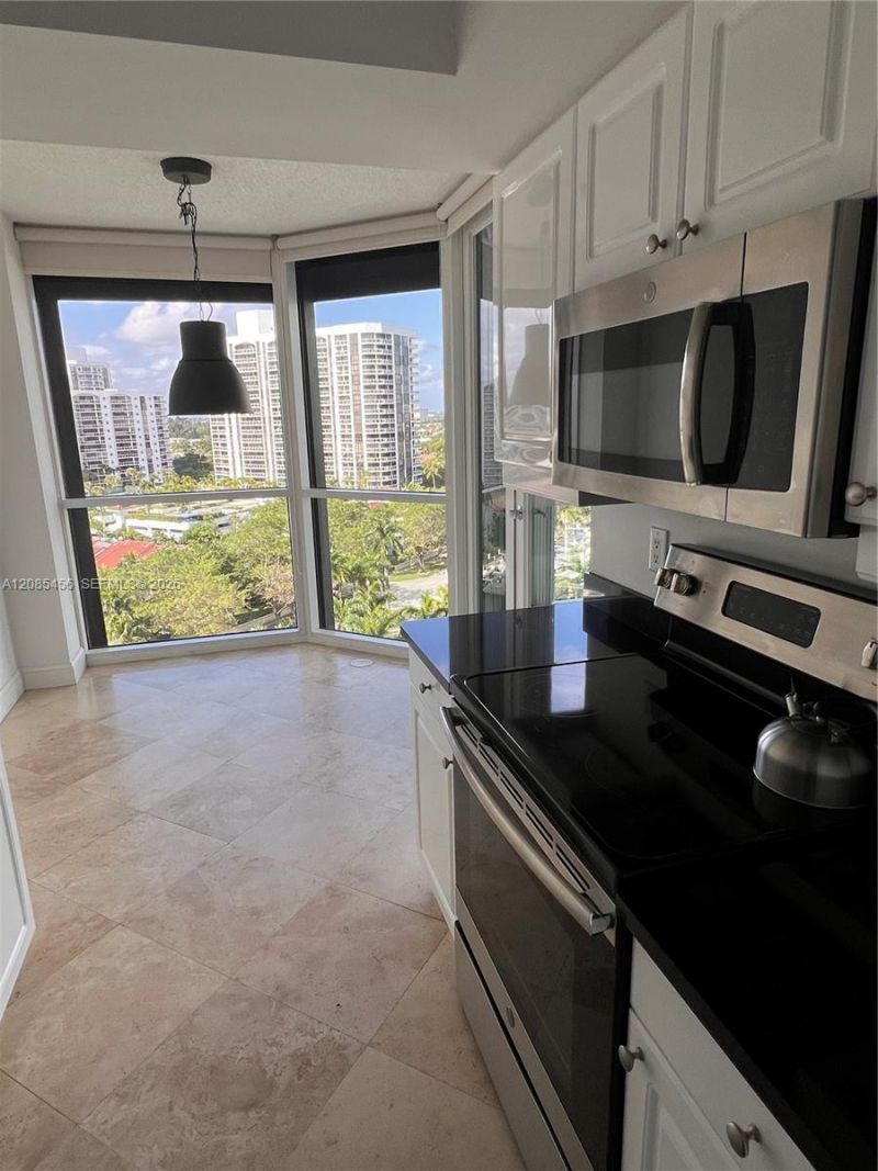 21055 Yacht Club Dr , Unit 1206, Aventura, FL 33180 Photo