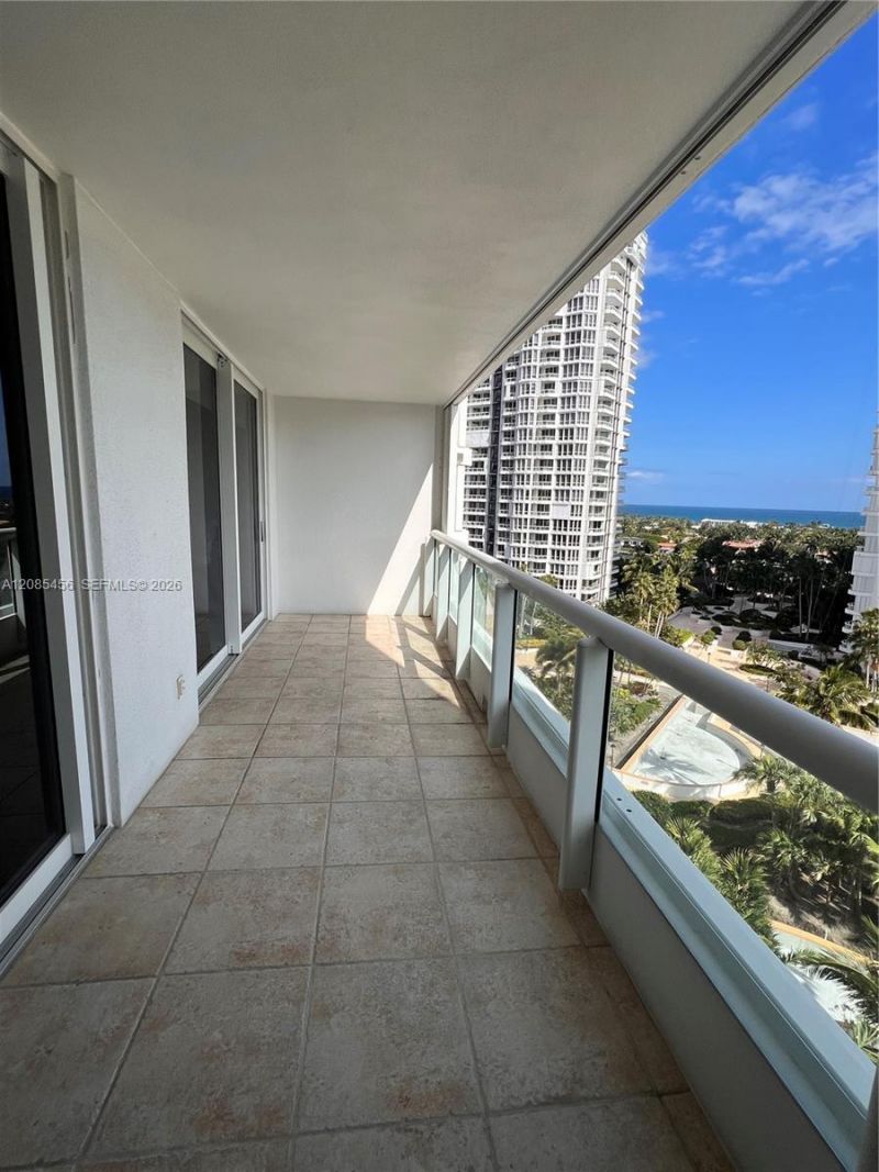 21055 Yacht Club Dr , Unit 1206, Aventura, FL 33180 Photo