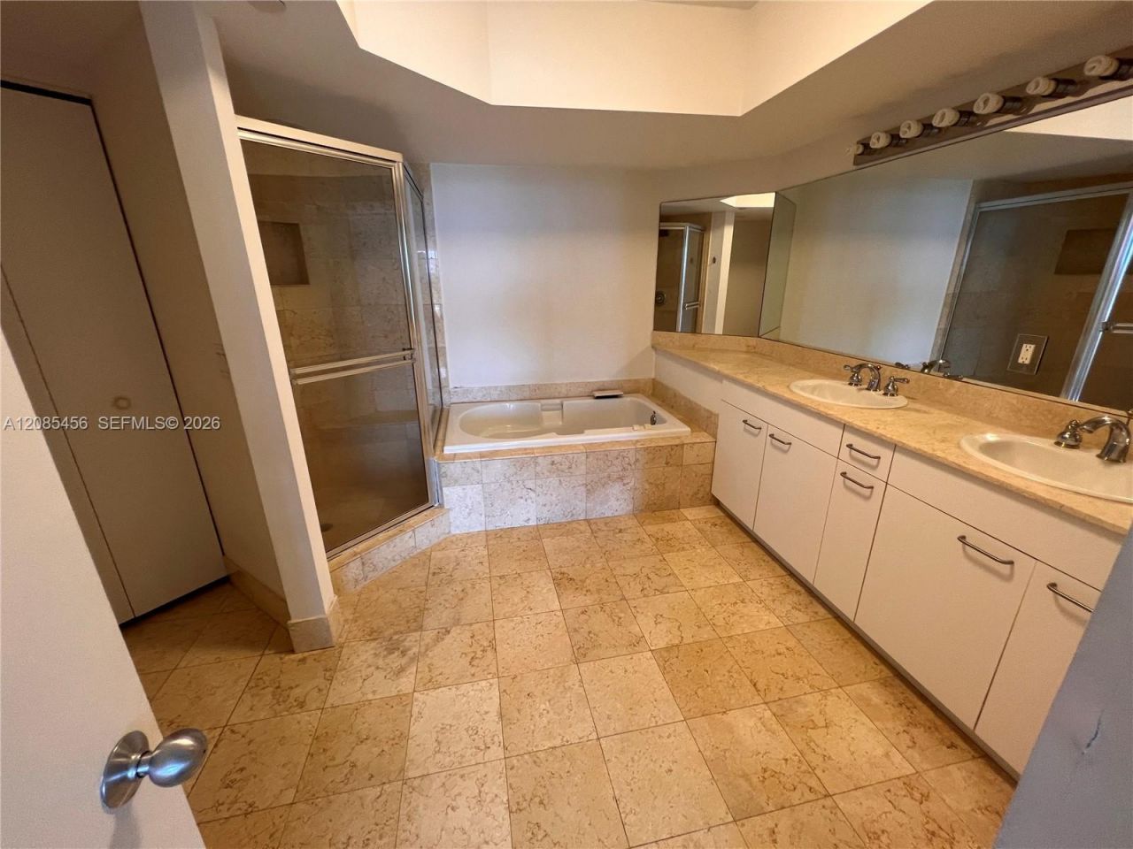 21055 Yacht Club Dr , Unit 1206, Aventura, FL 33180 Photo
