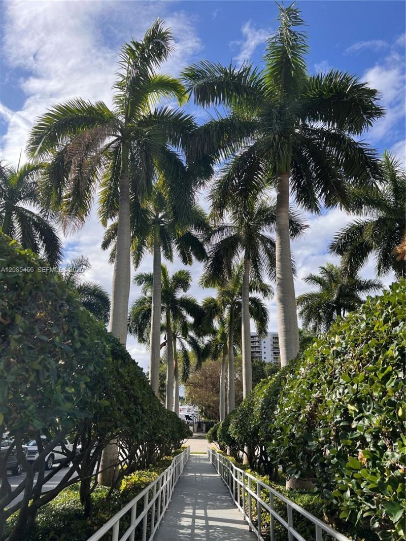 21055 Yacht Club Dr , Unit 1206, Aventura, FL 33180 Photo