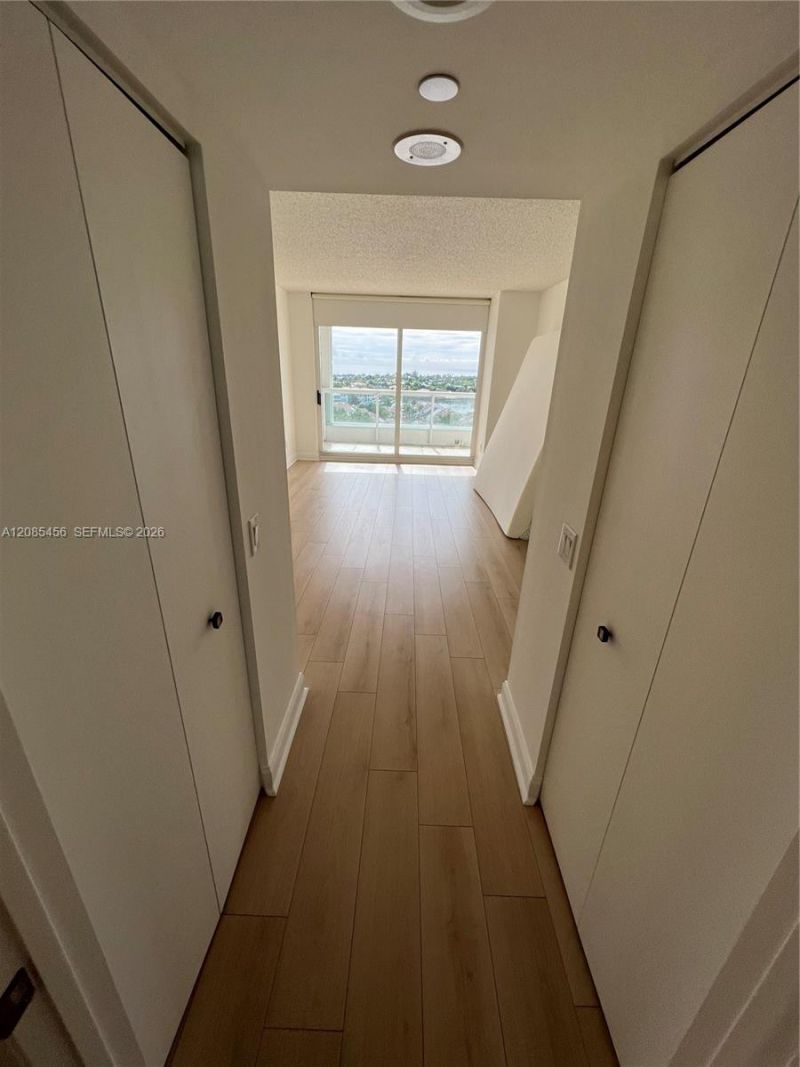 21055 Yacht Club Dr , Unit 1206, Aventura, FL 33180 Photo