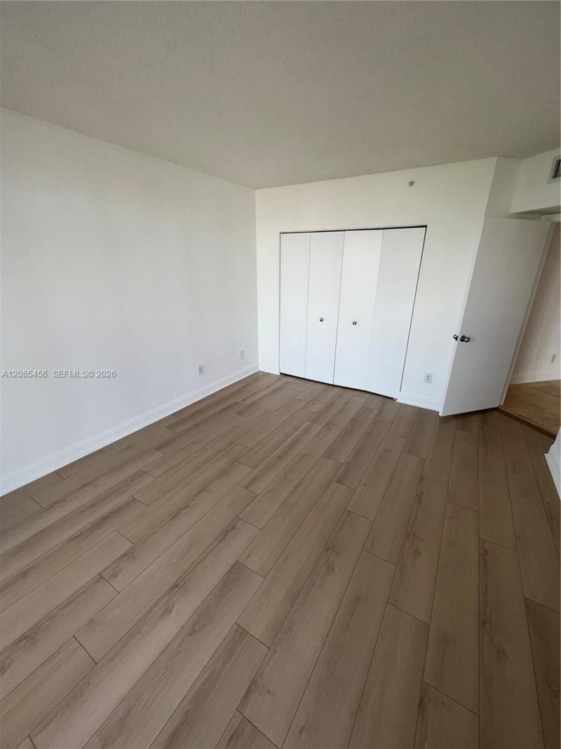 21055 Yacht Club Dr , Unit 1206, Aventura, FL 33180 Photo