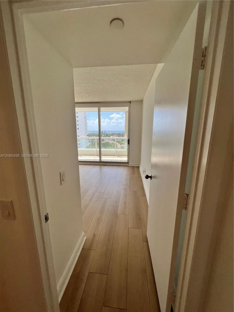 21055 Yacht Club Dr , Unit 1206, Aventura, FL 33180 Photo