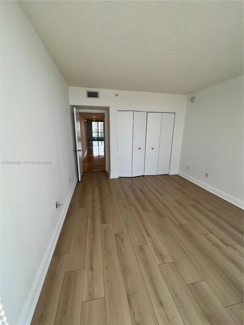 21055 Yacht Club Dr , Unit 1206, Aventura, FL 33180 Photo
