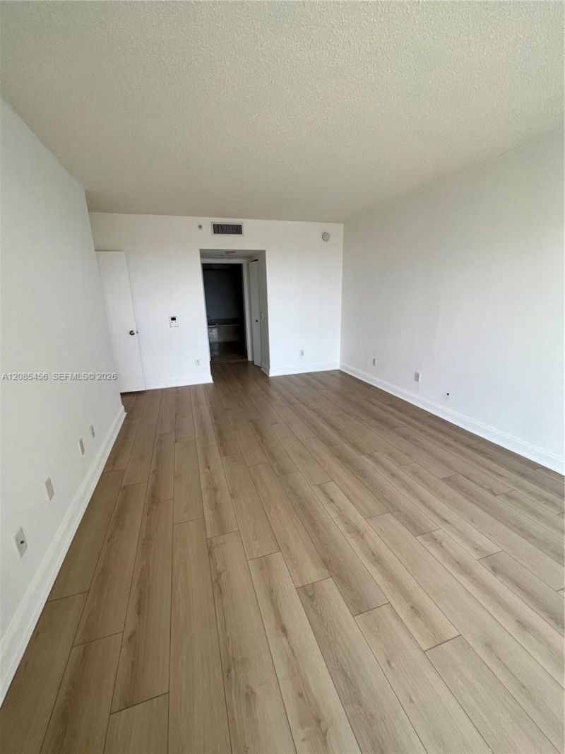 21055 Yacht Club Dr , Unit 1206, Aventura, FL 33180 Photo