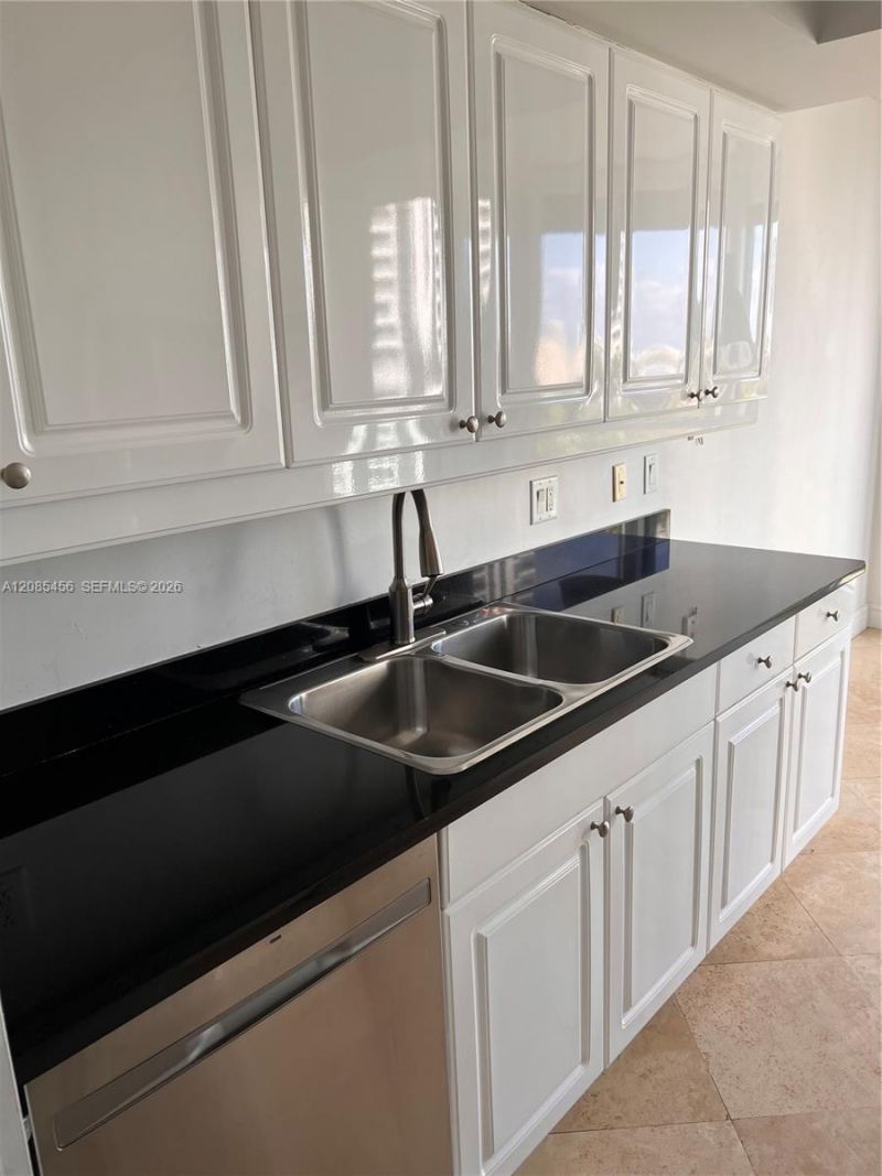 21055 Yacht Club Dr , Unit 1206, Aventura, FL 33180 Photo