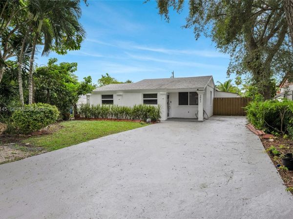 2041 NE 182nd St , North Miami Beach, FL 33162