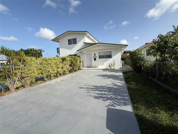 8860 SW 32nd st , Unit front, Miami, FL 33165