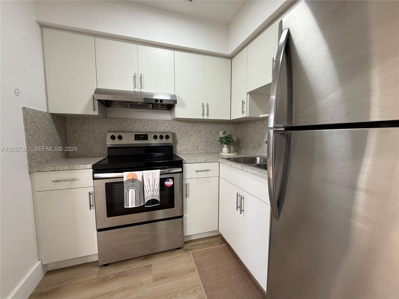 8860 SW 32nd St , Unit front, Miami, FL 33165 Photo