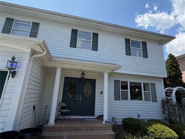 6 Melton Drive W, Rockville Centre, NY 11570