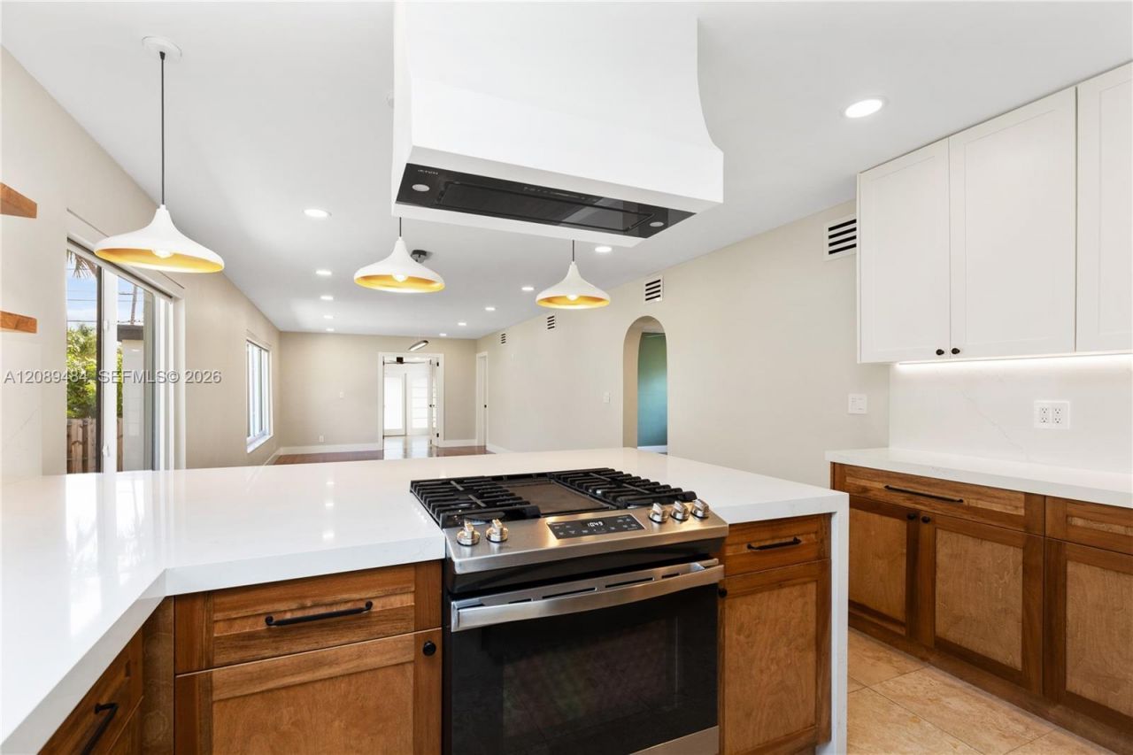 8934 Hawthorne Ave , Surfside, FL 33154 Photo