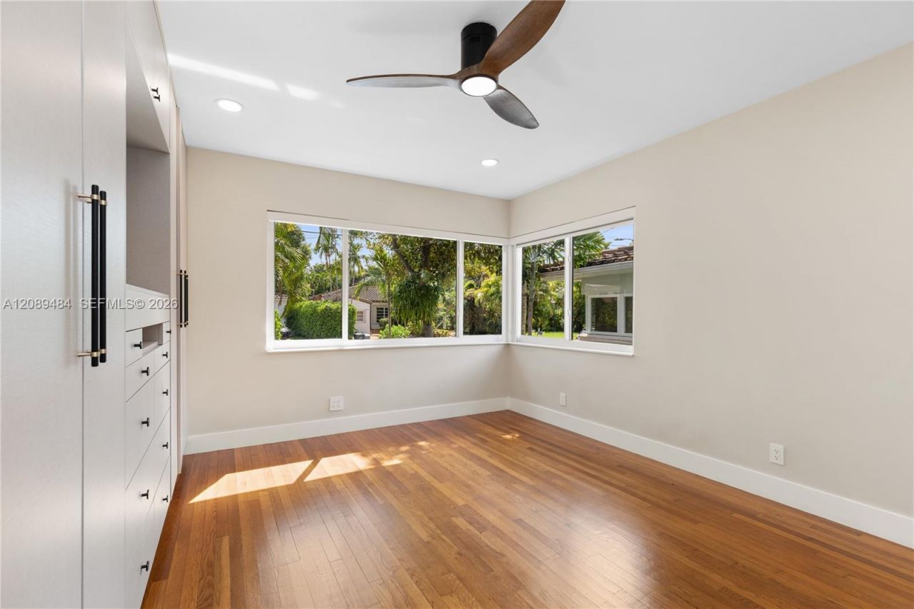 8934 Hawthorne Ave , Surfside, FL 33154 Photo
