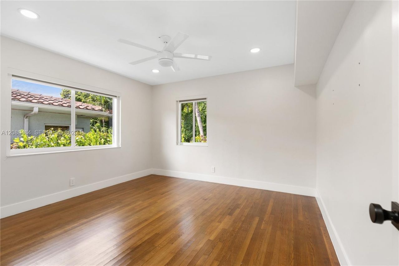 8934 Hawthorne Ave , Surfside, FL 33154 Photo
