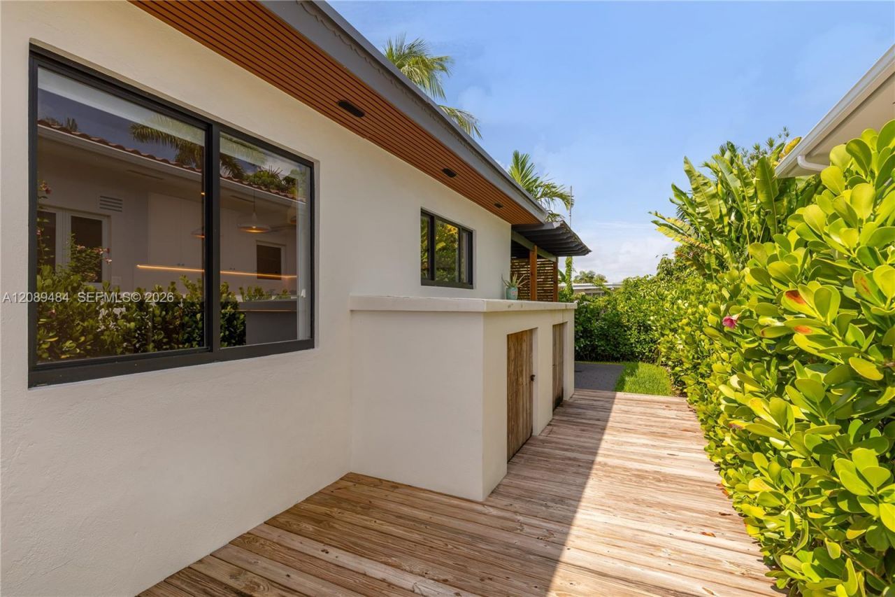 8934 Hawthorne Ave , Surfside, FL 33154 Photo