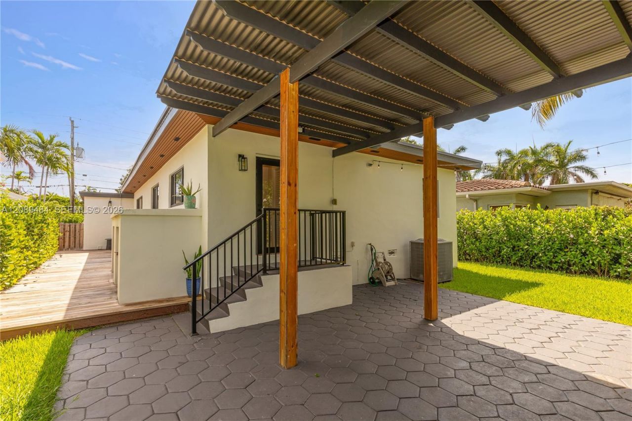 8934 Hawthorne Ave , Surfside, FL 33154 Photo